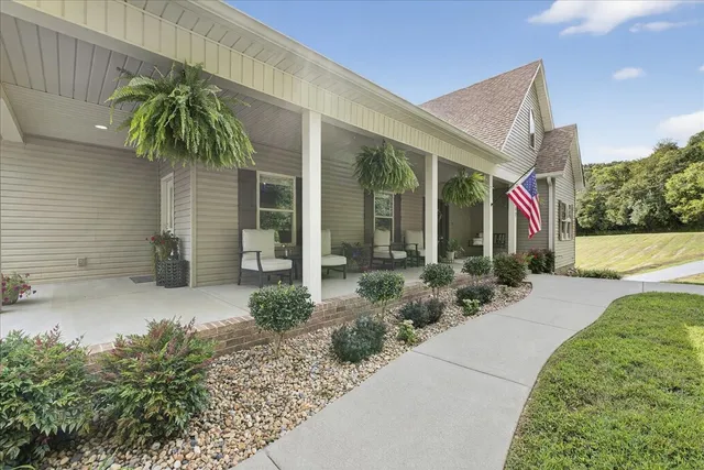 $1,175,000 | 1250 Ed Seay Gregory Lane, Hartsville, TN 37074