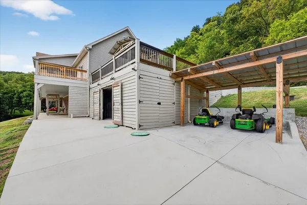 $1,175,000 | 1250 Ed Seay Gregory Lane, Hartsville, TN 37074