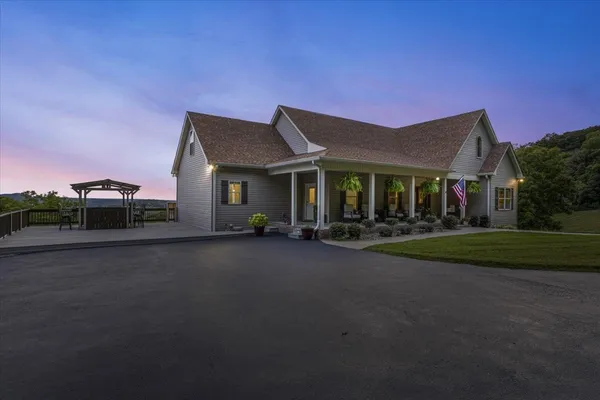 $1,175,000 | 1250 Ed Seay Gregory Lane, Hartsville, TN 37074