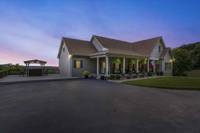 $1,175,000 | 1250 Ed Seay Gregory Lane, Hartsville, TN 37074
