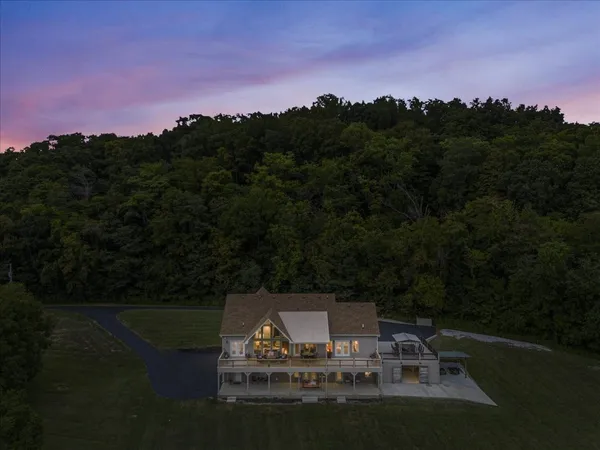 $1,175,000 | 1250 Ed Seay Gregory Lane, Hartsville, TN 37074