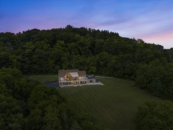 $1,175,000 | 1250 Ed Seay Gregory Lane, Hartsville, TN 37074