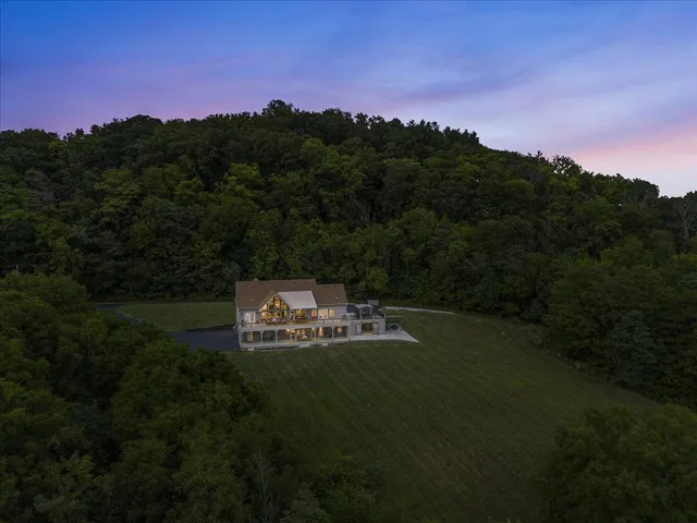 $1,175,000 | 1250 Ed Seay Gregory Lane, Hartsville, TN 37074