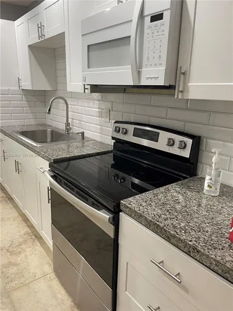 $1,700 | 11685 Canal Drive, Unit 205, North Miami, FL 33181