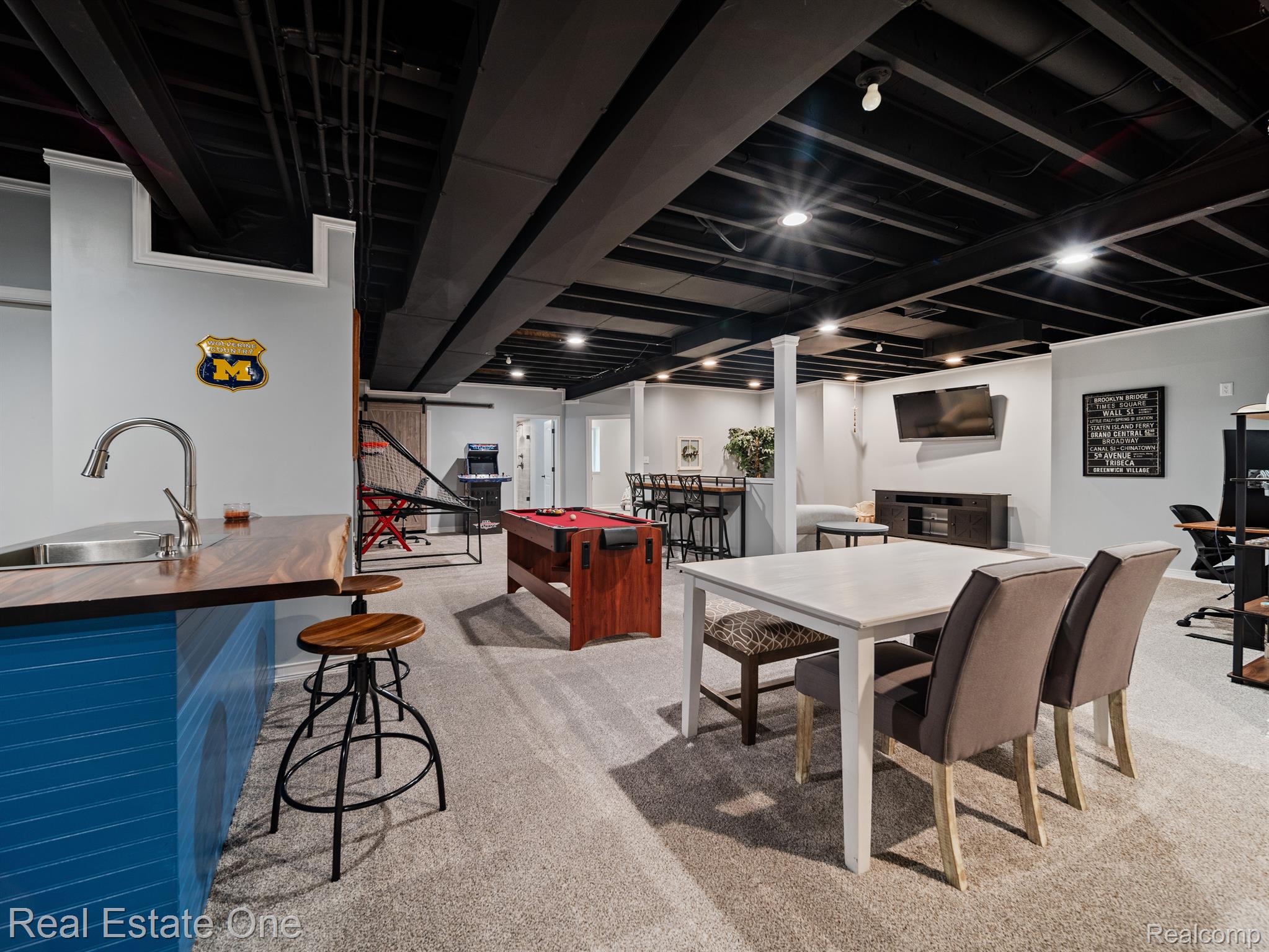 1177 North Kellogg Road Howell, MI 48843 - Photo 25 of 38 Great Entertainment Space