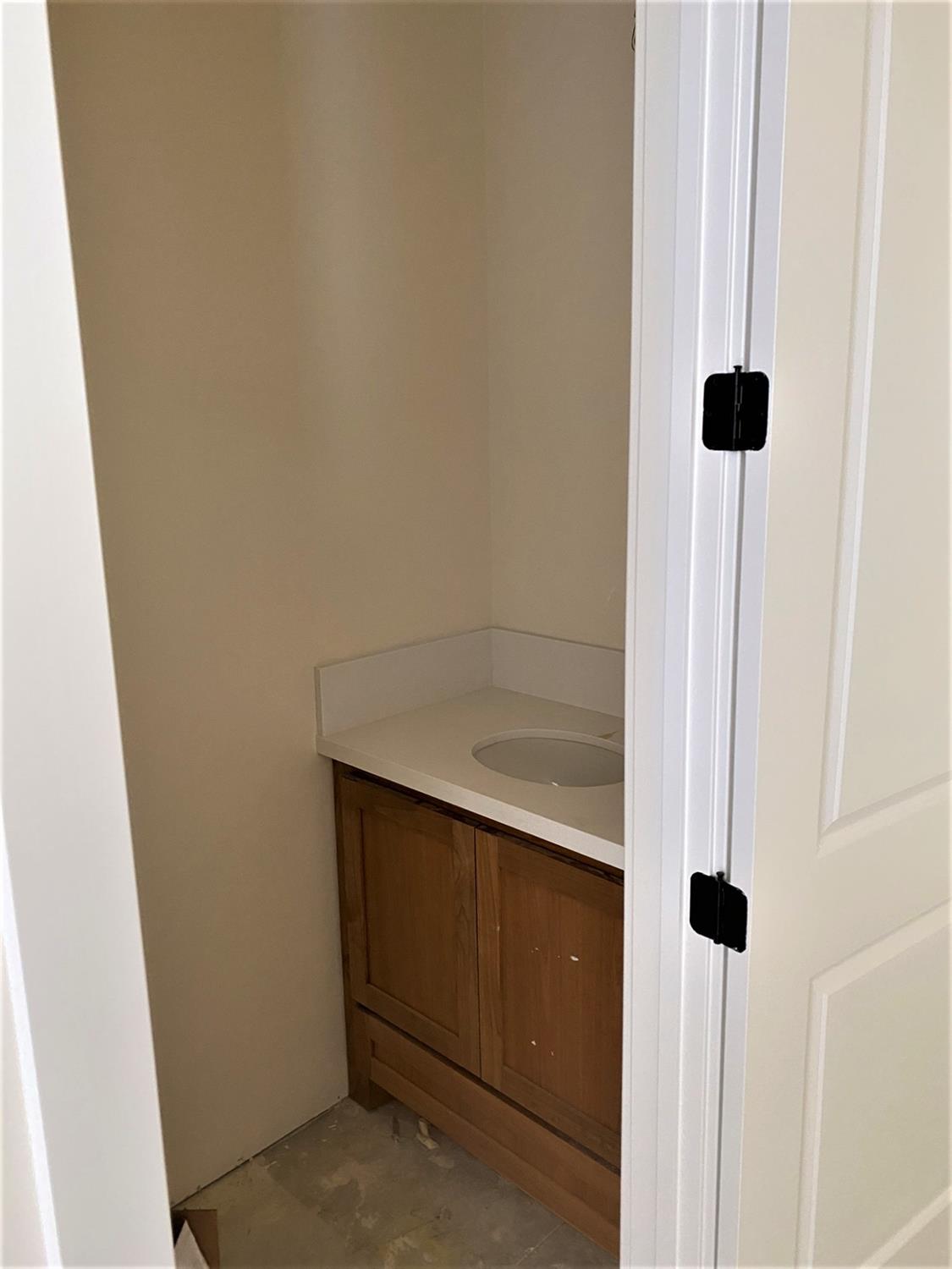 3076 Lester Avenue Clovis, CA 93619 - Photo 20 of 47 a view of walk in closet