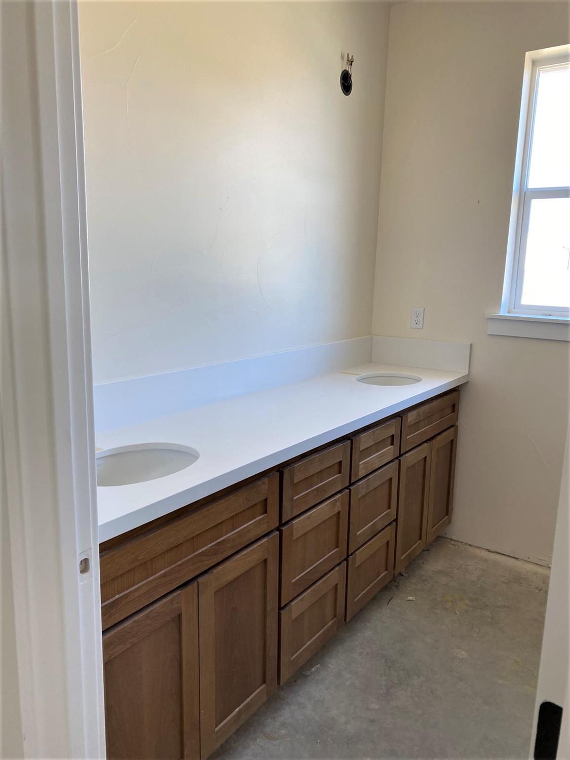 3076 Lester Avenue Clovis, CA 93619 - Photo 21 of 47 a bathroom with a sink and vanity