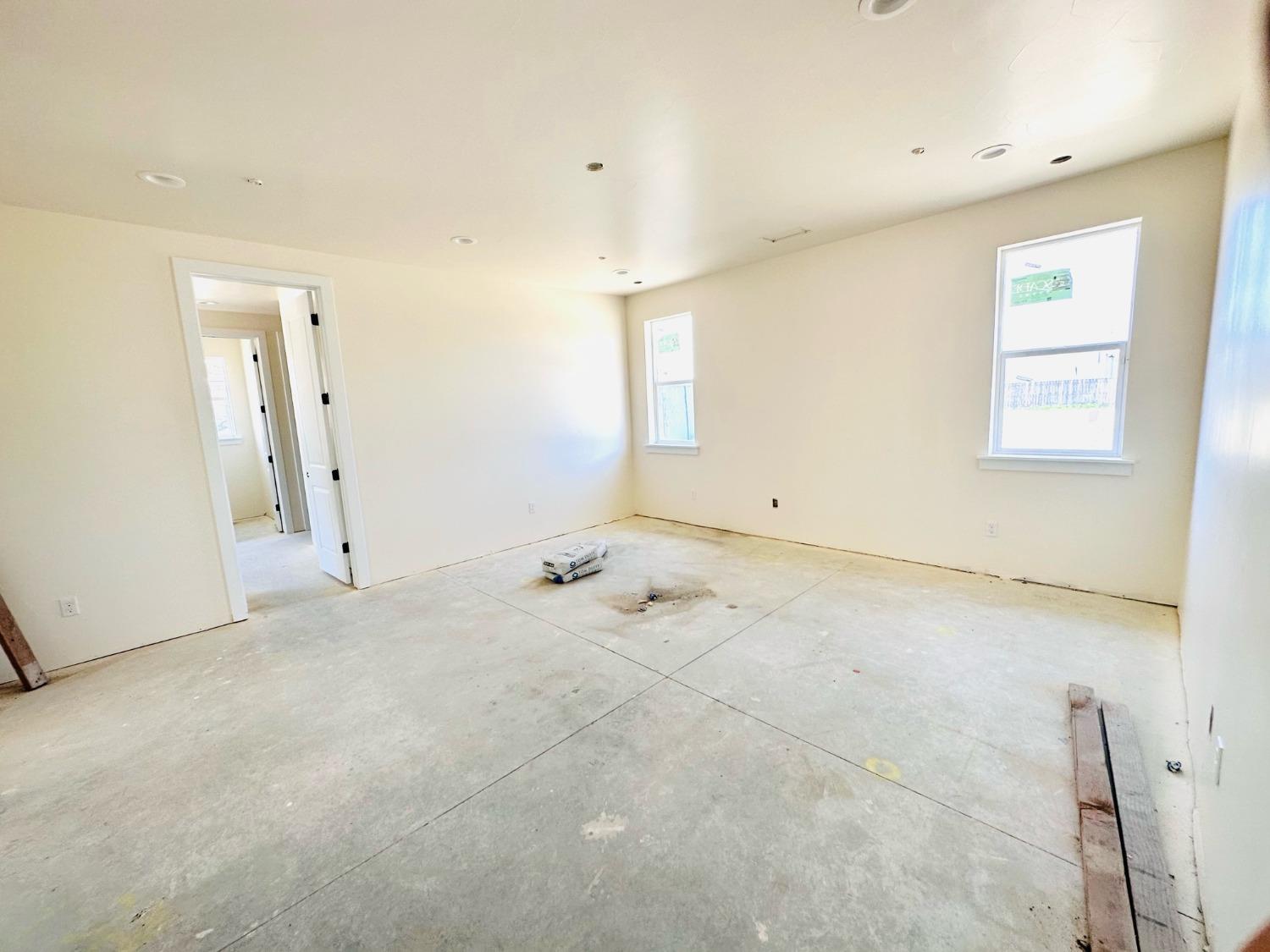 3076 Lester Avenue Clovis, CA 93619 - Photo 35 of 47 an empty room with a natural light