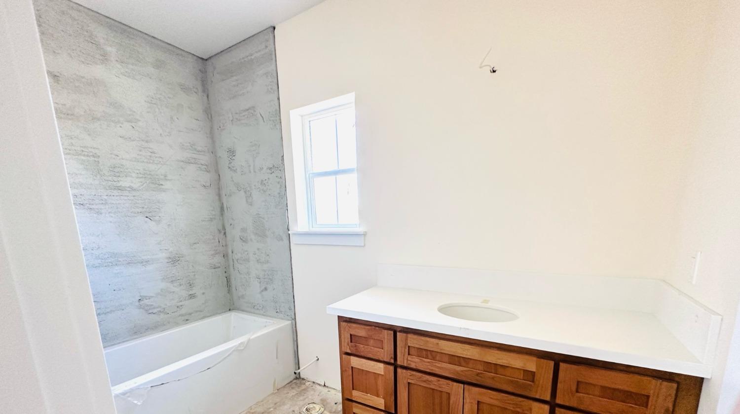 3076 Lester Avenue Clovis, CA 93619 - Photo 39 of 47 a bathroom with a bathtub and a sink