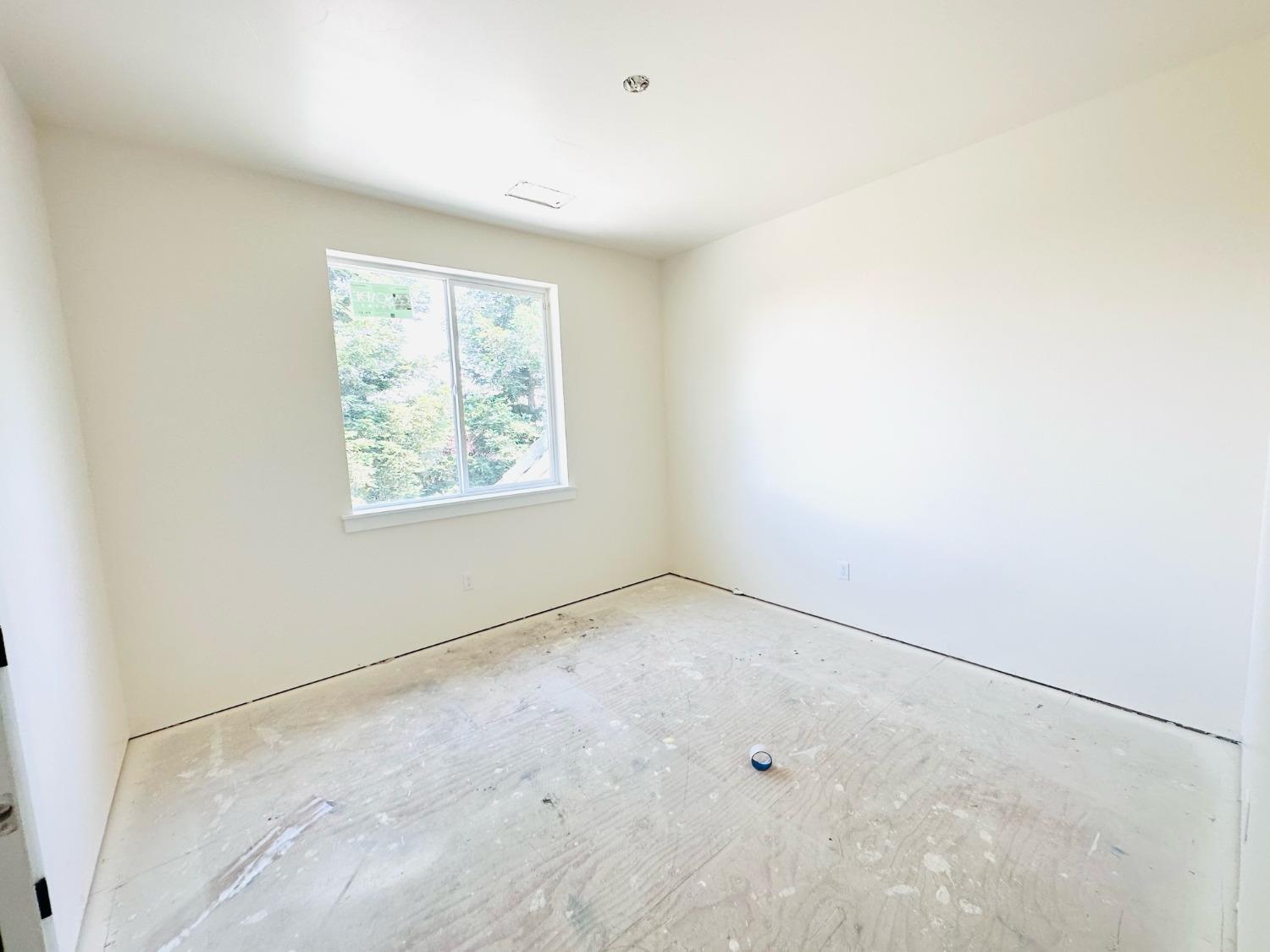 3076 Lester Avenue Clovis, CA 93619 - Photo 40 of 47 a view of an empty room with a window