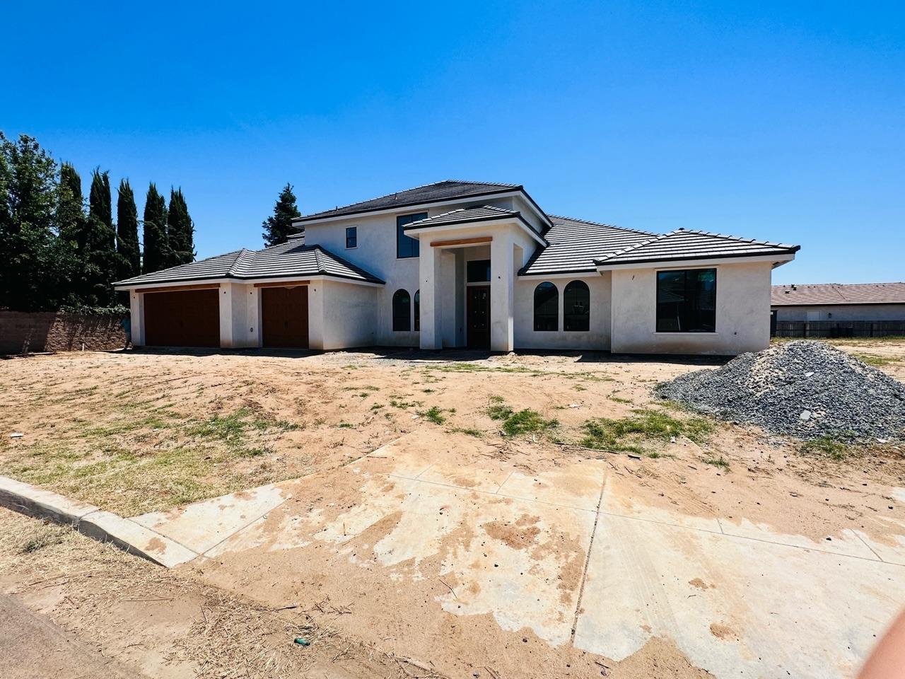 3076 Lester Avenue Clovis, CA 93619 - Photo 47 of 47 a front view of a house with a yard