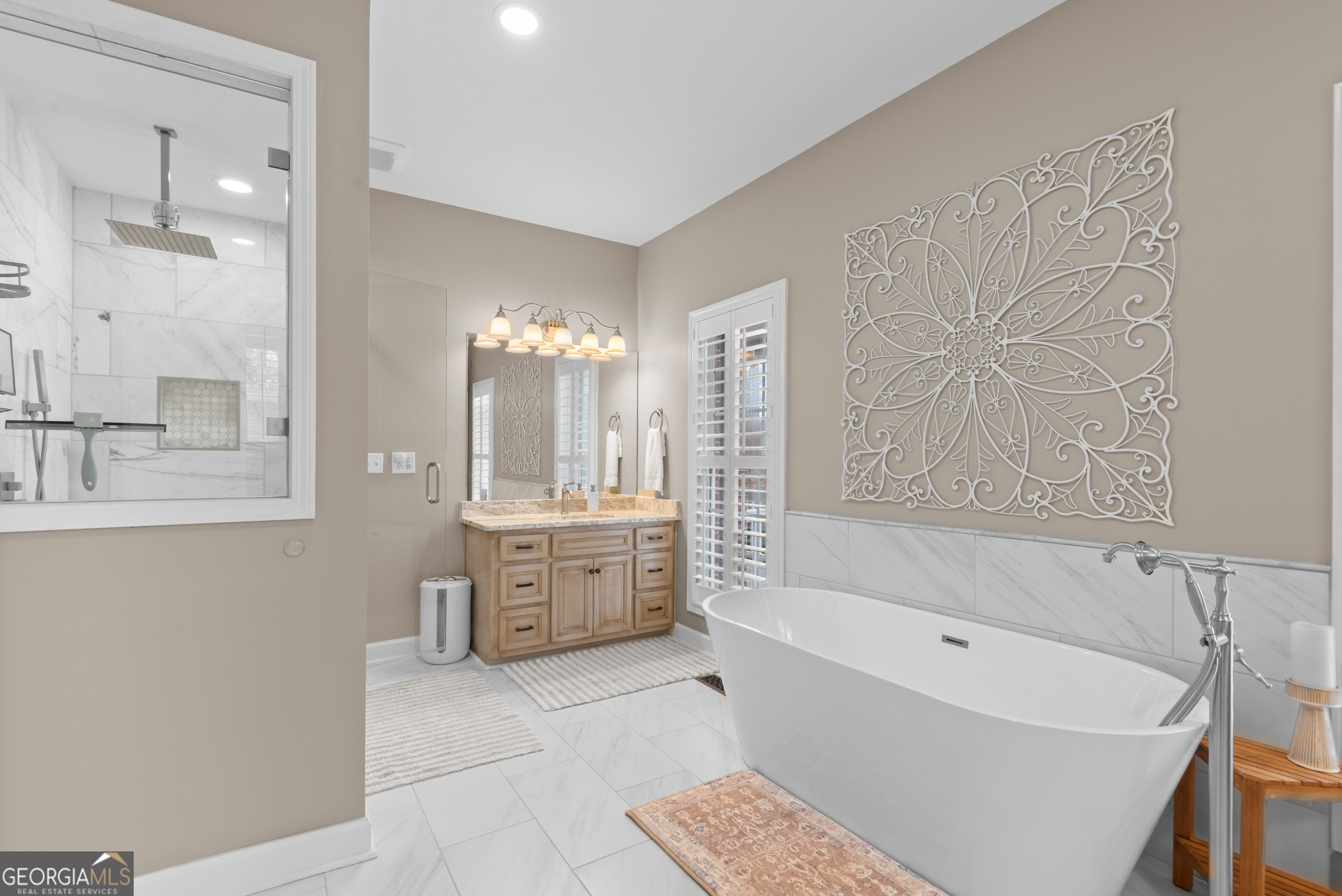 414 Parker Branch Road Barnesville, GA 30204 - Photo 43 of 101 a bathroom with a bathtub sink and mirror