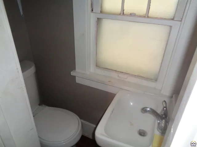 $119,500 | 813 Southwest 2nd Street, Topeka, KS 66603