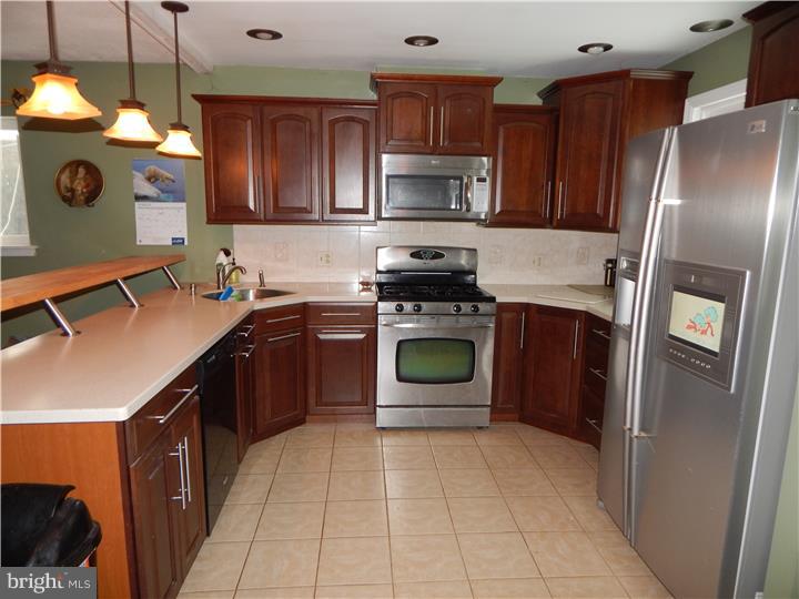 311 Gilpin Road Willow Grove, PA 19090 - Photo 4 of 7 Kitchen