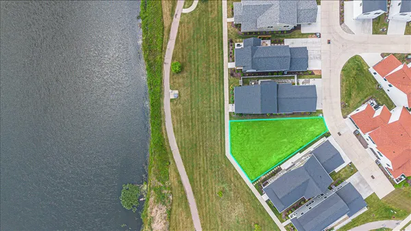 $199,900 | 279 Waters Edge Dr Street, St. Joseph, MI 49085