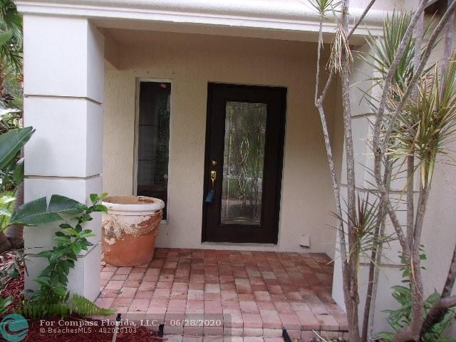 1564 Sunset Way Weston, FL 33327 - Photo 19 of 40 a house that has a toilet in it