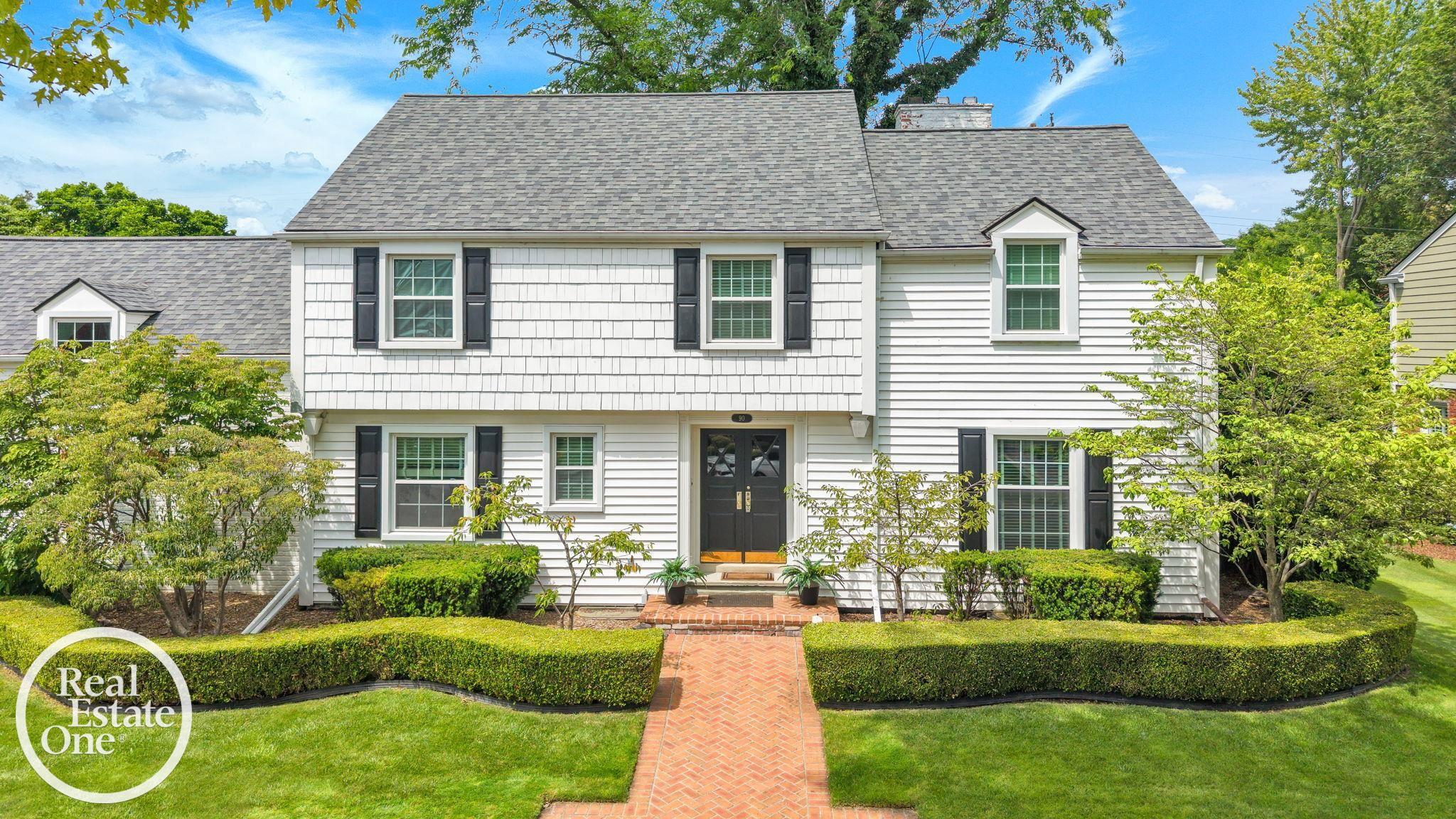 90 Colonial Road Grosse Pointe, MI 48236 - Photo 4 of 49 50213312-df17222d-1586-4cdb-a041-ca526e82ccfe.JPG