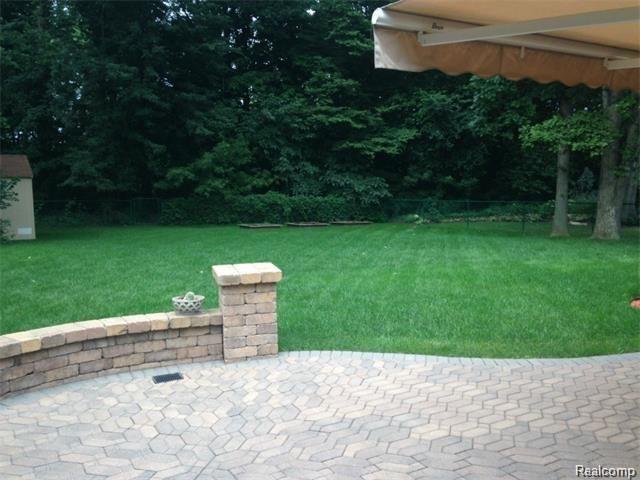 445 Buckingham Road Canton, MI 48188 - Photo 7 of 15