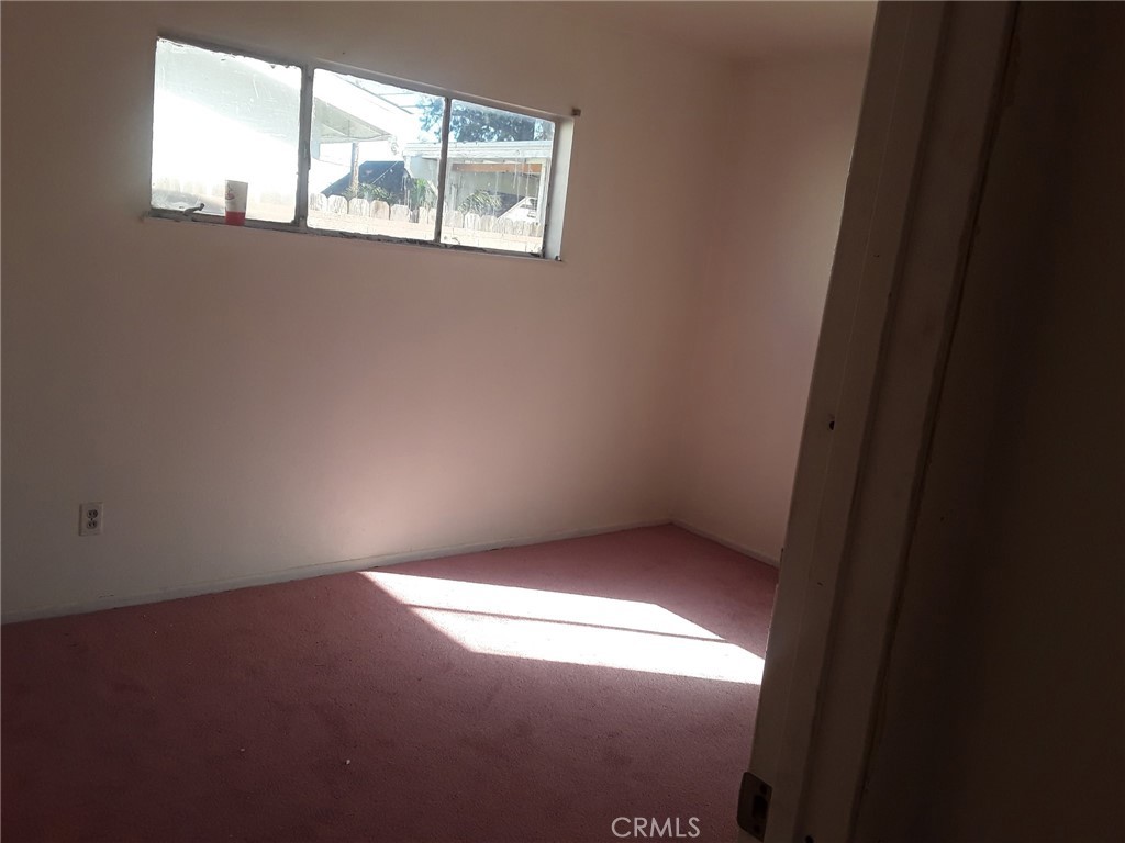 535 West Van Koevering Street Rialto, CA 92376 - Photo 3 of 8 Bedroom