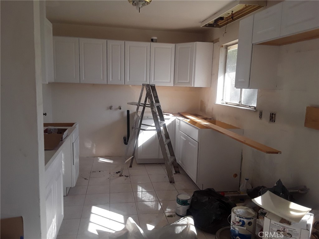 535 West Van Koevering Street Rialto, CA 92376 - Photo 5 of 8