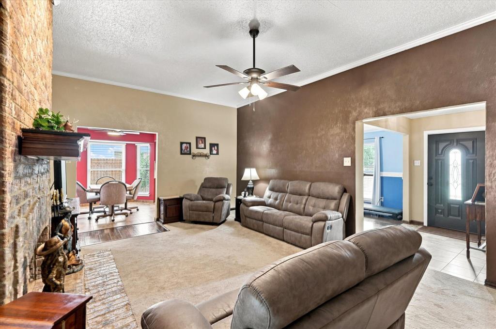 914 Reno Street Lewisville, TX 75077 - Photo 10 of 40 Gallery Image 10