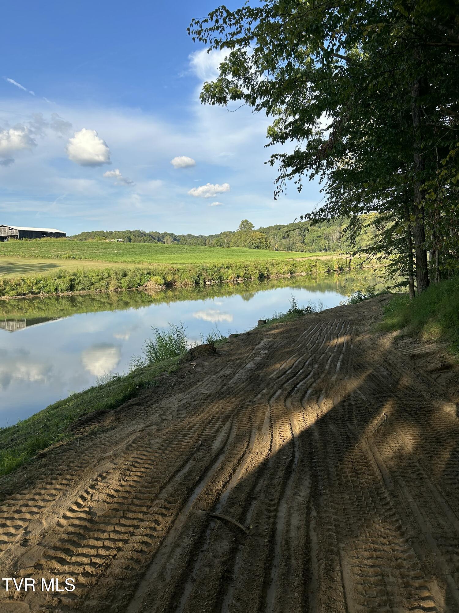 1633 Poplar Springs Road, Unit 6 Greeneville, TN 37743 - Photo 15 of 43 E8619011-8CE5-4935-BBF8-EE0E176AA3AB