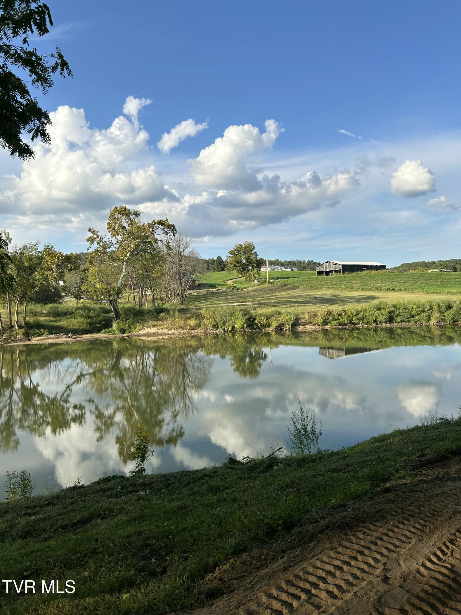 1633 Poplar Springs Road, Unit 6 Greeneville, TN 37743 - Photo 16 of 43 720F023E-A8E4-41C1-8404-E322C511056B