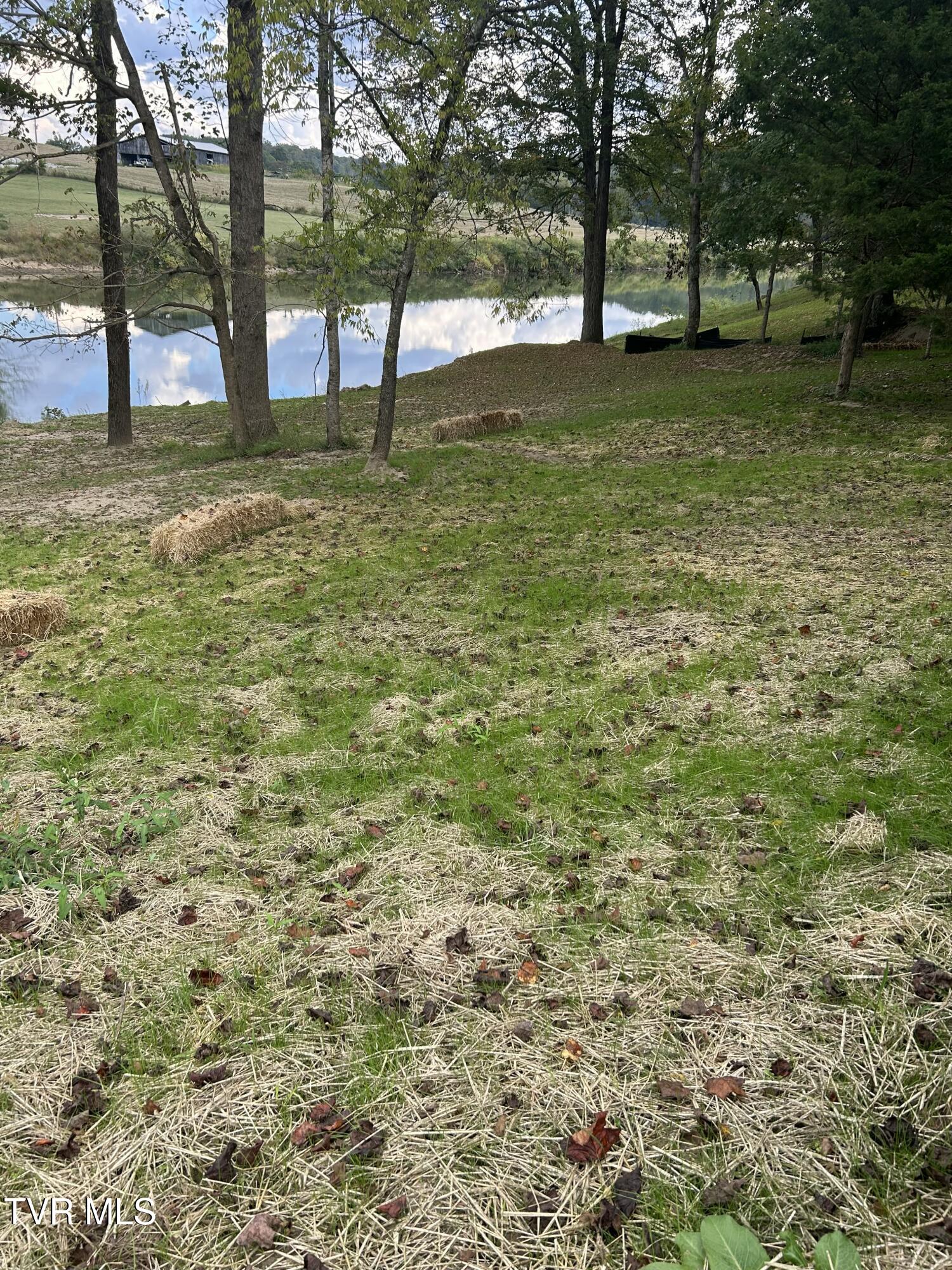 1633 Poplar Springs Road, Unit 6 Greeneville, TN 37743 - Photo 19 of 43 1D7790FE-960A-454D-A17D-D439EF097A8B