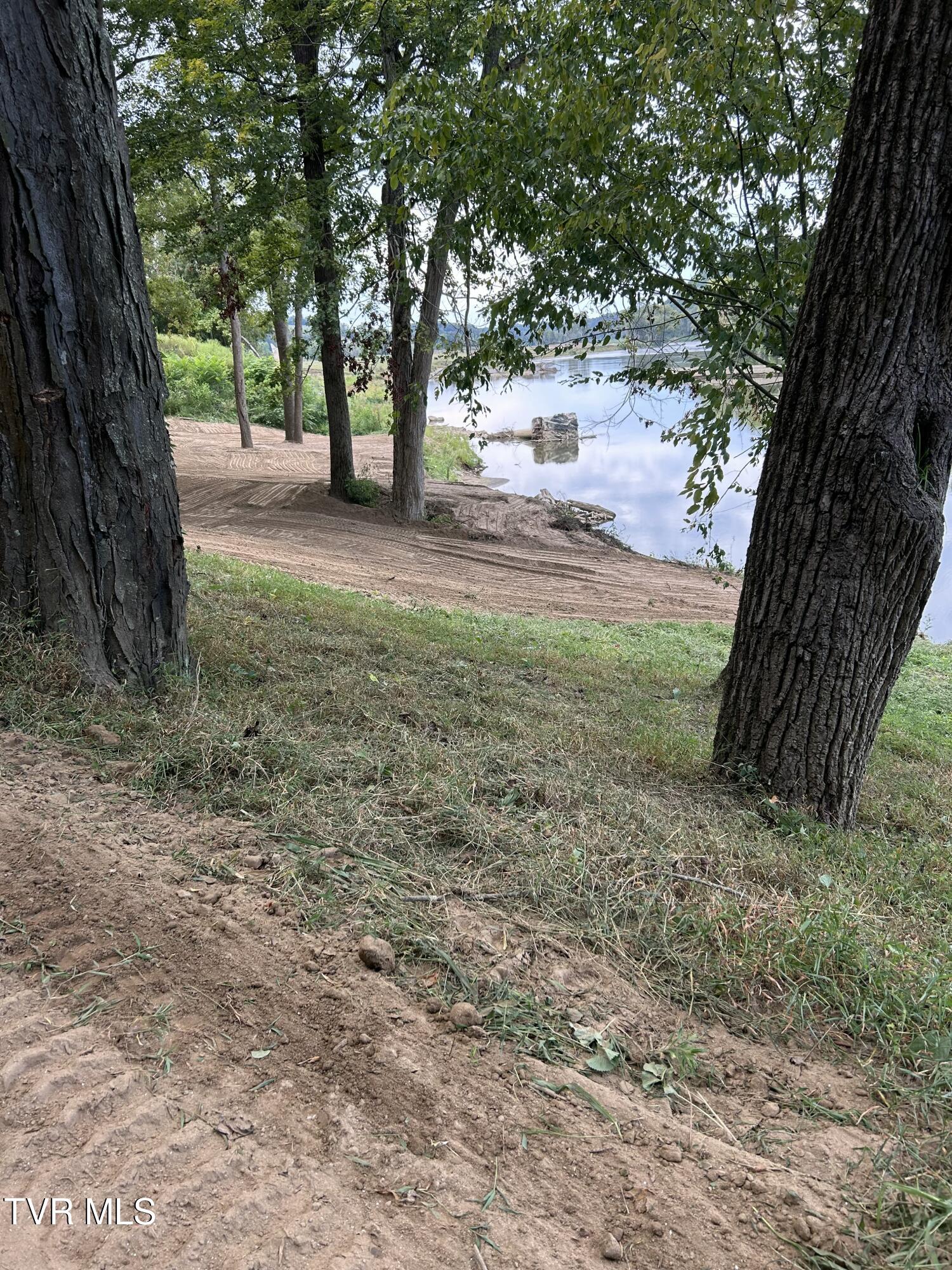 1633 Poplar Springs Road, Unit 6 Greeneville, TN 37743 - Photo 3 of 43 F5FE5AF1-ACE8-4CF1-B61D-0D0A4AEE99E1