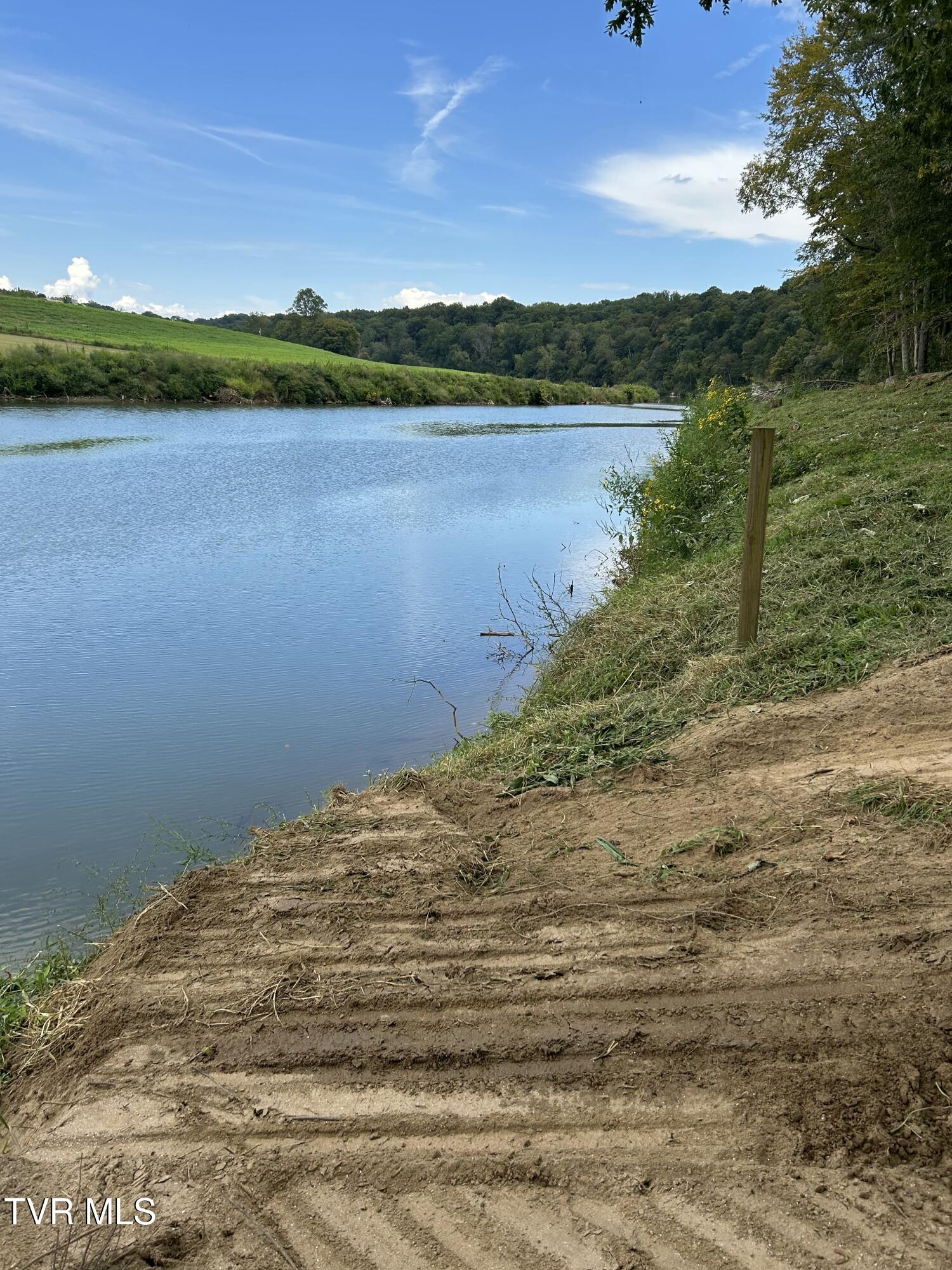 1633 Poplar Springs Road, Unit 6 Greeneville, TN 37743 - Photo 6 of 43 93376016-D1D6-4763-9FB8-6623EB549219