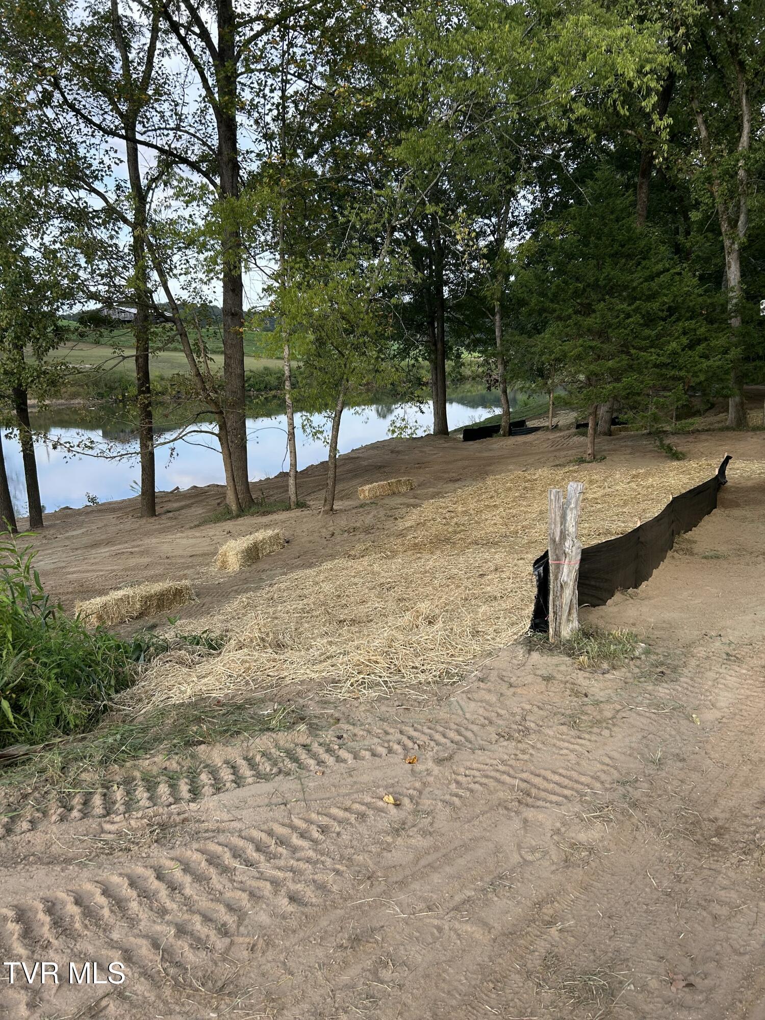 1633 Poplar Springs Road, Unit 6 Greeneville, TN 37743 - Photo 7 of 43 37063607-72E8-4E75-BC06-5DFC07DA593D