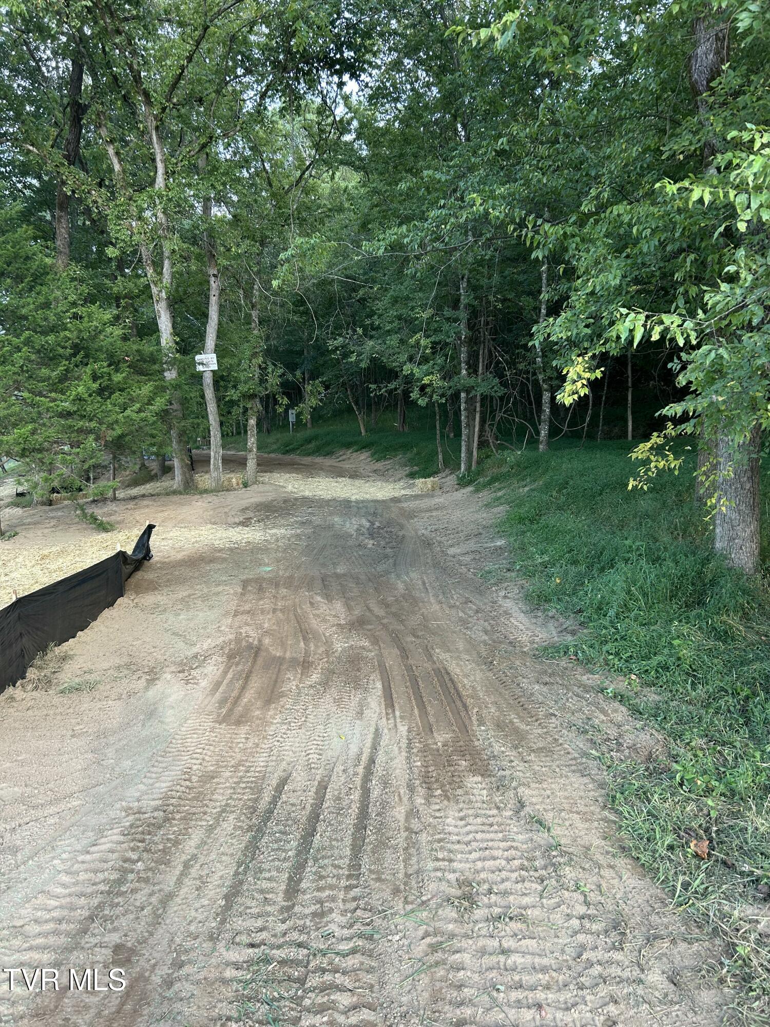 1633 Poplar Springs Road, Unit 6 Greeneville, TN 37743 - Photo 8 of 43 02734E22-93C7-49BB-8F14-729725175CD7