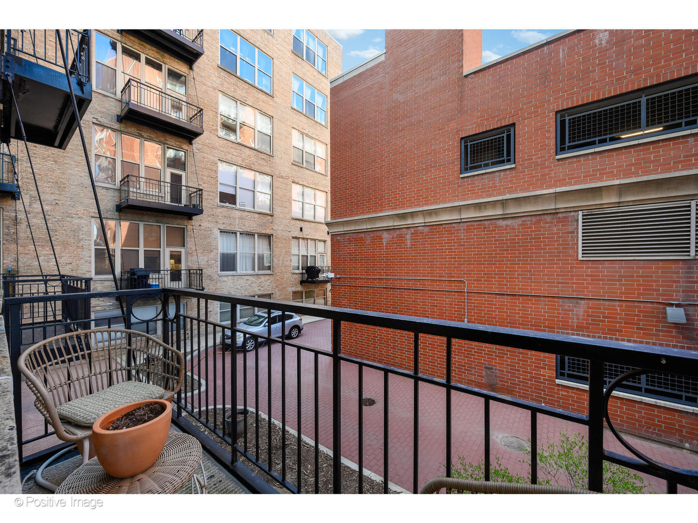 1500 West Monroe Street, Unit 215 Chicago, IL 60607 - Photo 13 of 14 a view of a chairs and table in the balcony