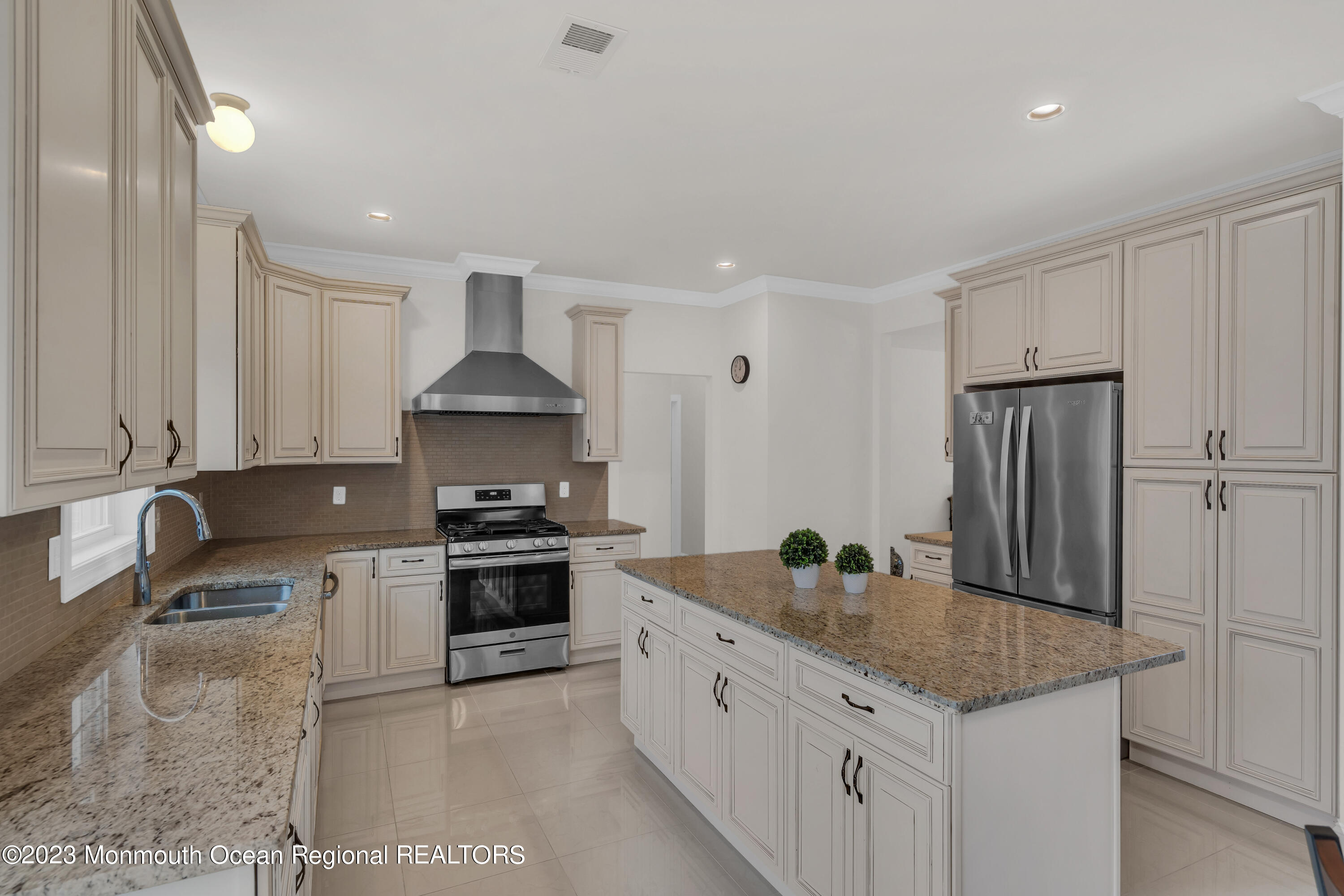 10 Hillcrest Road Morganville, NJ 07751 - Photo 15 of 36 032_dsc06459