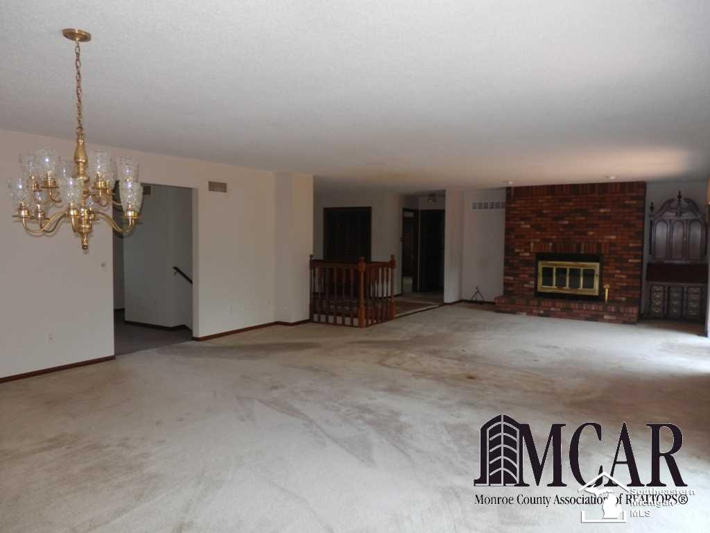 10933 North Custer Road Monroe, MI 48162 - Photo 8 of 31 21421372-7.JPG