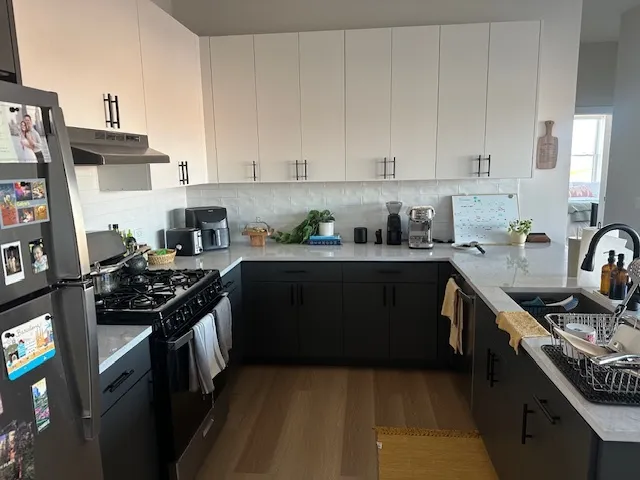 $3,750 | 3204 North Clifton Avenue, Unit 402, Chicago, IL 60657