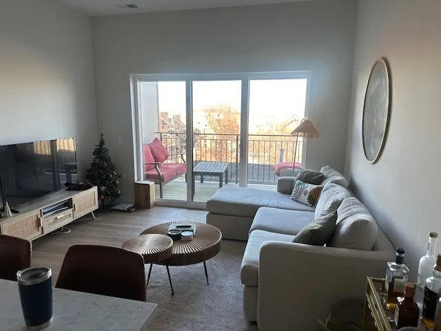 $3,750 | 3204 North Clifton Avenue, Unit 402, Chicago, IL 60657