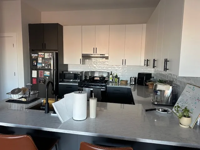 $3,750 | 3204 North Clifton Avenue, Unit 402, Chicago, IL 60657