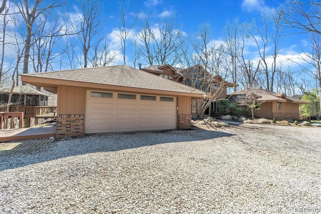34412 Quaker Valley Road Farmington Hills, MI 48331 - Photo 3 of 57