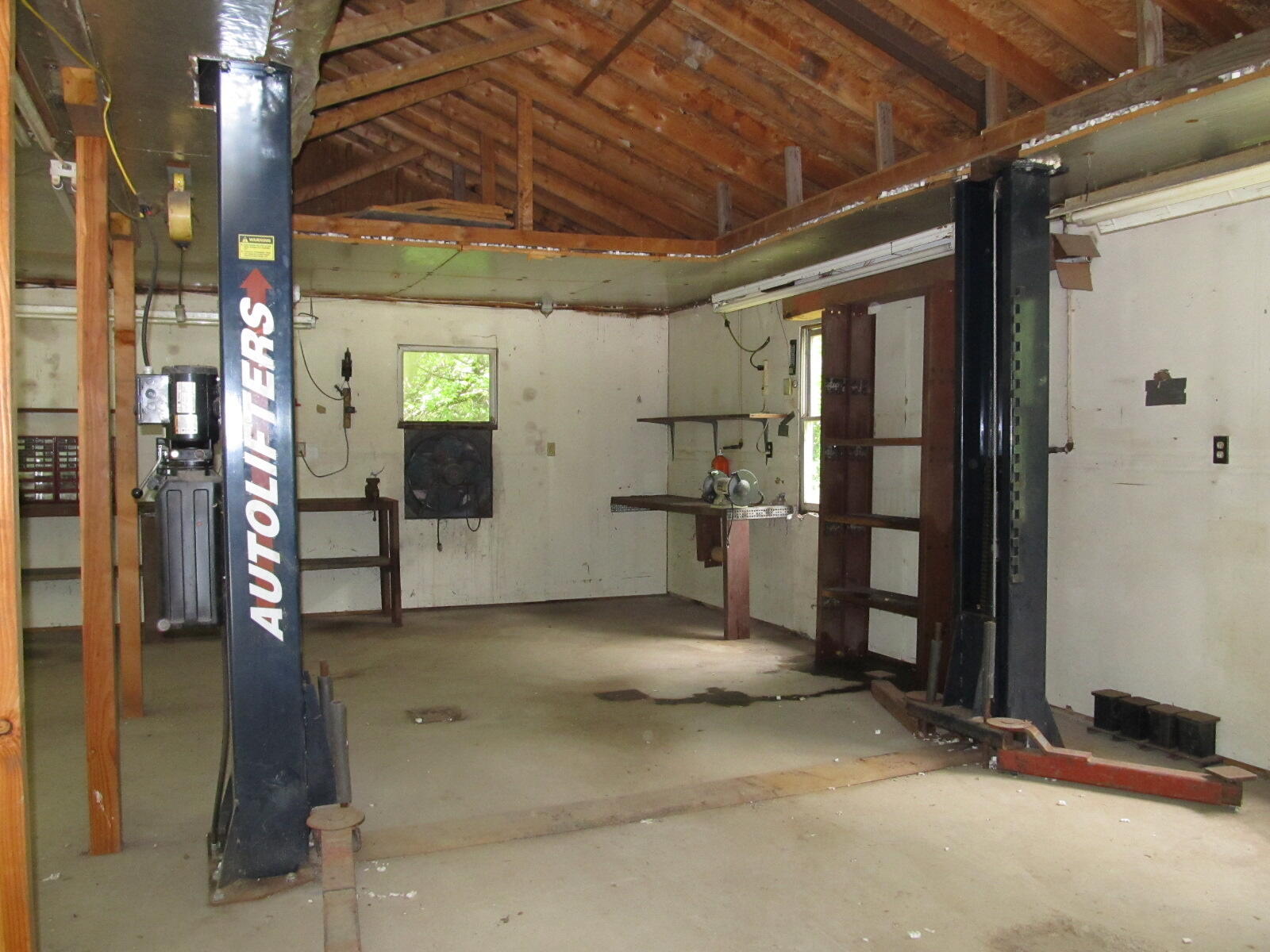 15 Manning Mill Road Hampden, ME 04444 - Photo 43 of 44 garagelift