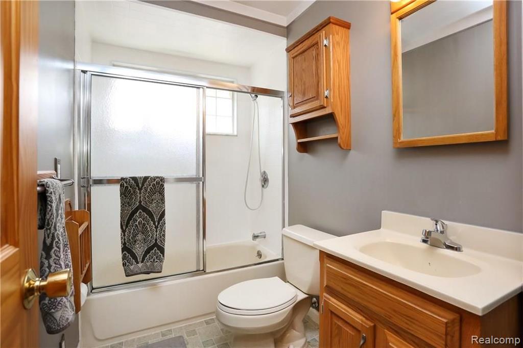 2966 Cumberland Road Berkley, MI 48072 - Photo 19 of 32