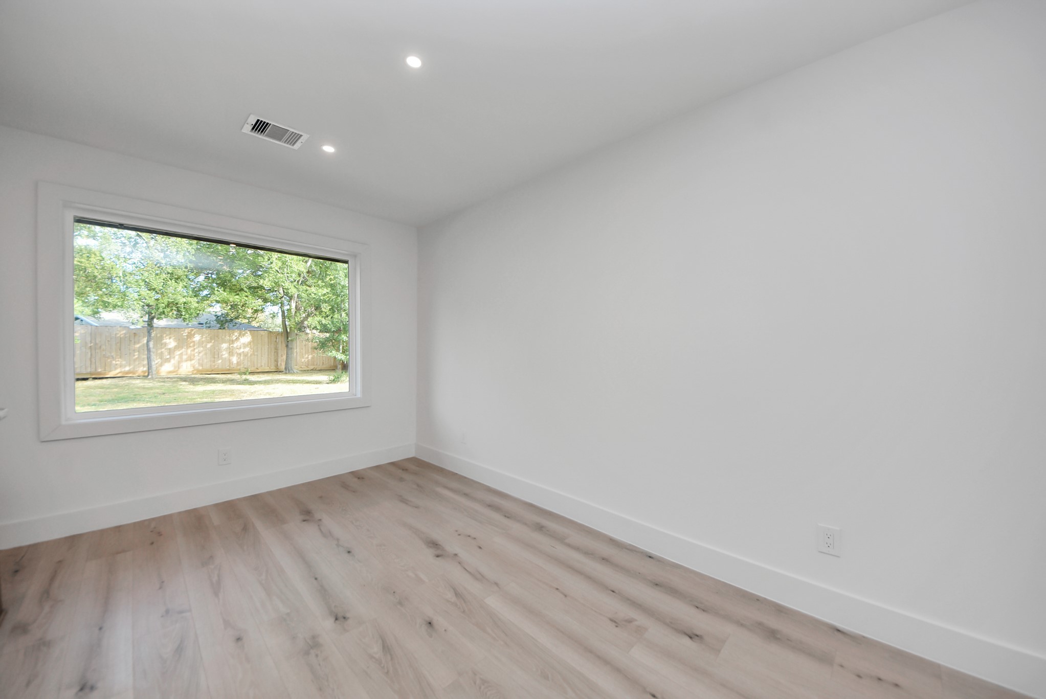 2318 Hialeah Drive Houston, TX 77018 - Photo 13 of 42 Dining area open to kitchen and living area