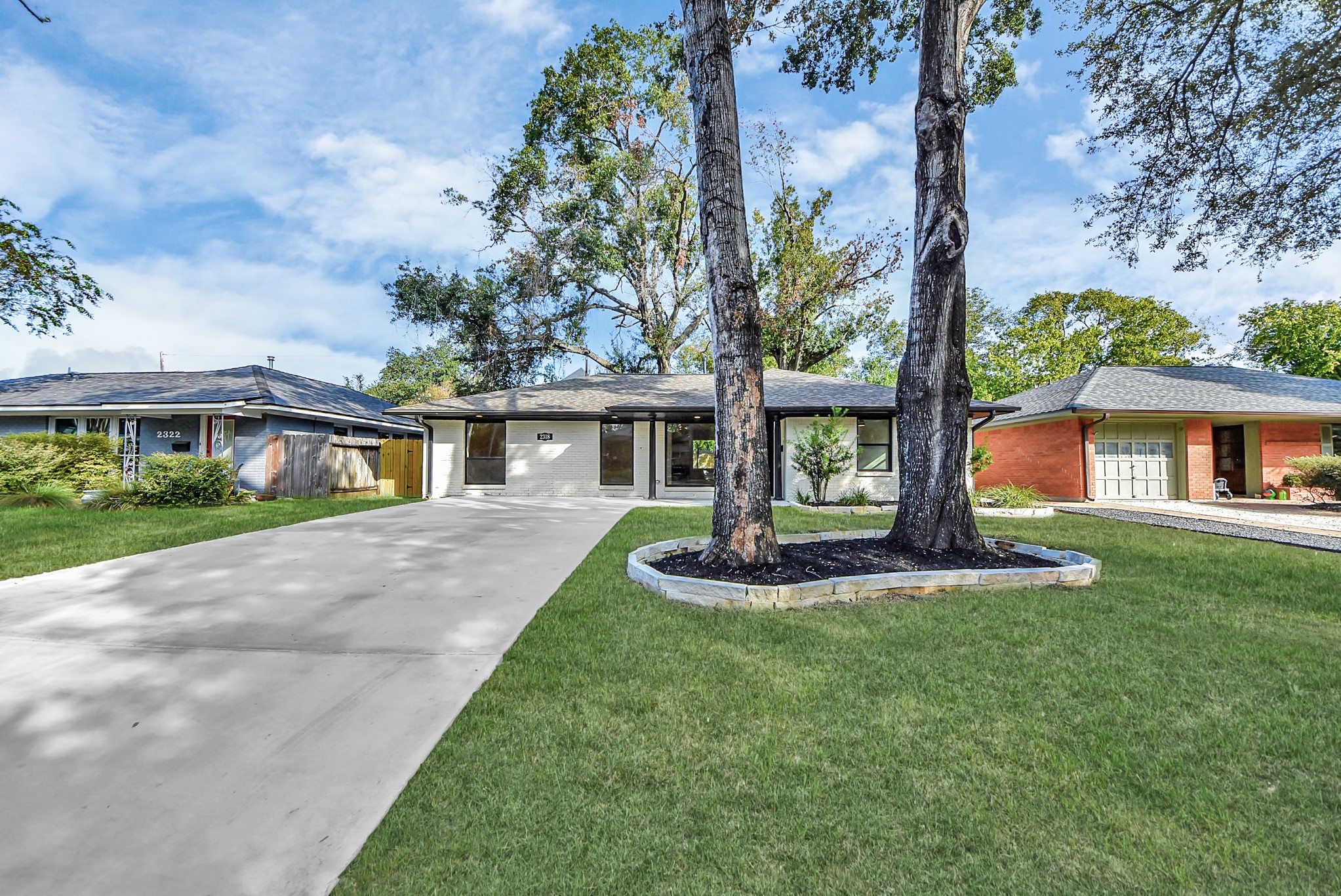 2318 Hialeah Drive Houston, TX 77018 - Photo 2 of 42 Long double driveway for side by side parking
