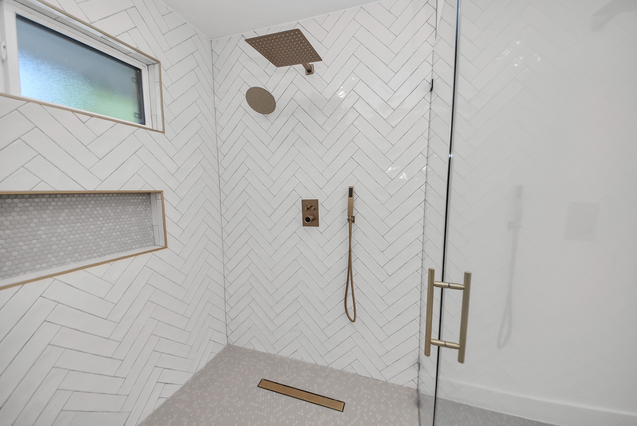 2318 Hialeah Drive Houston, TX 77018 - Photo 28 of 42 Triple shower heads