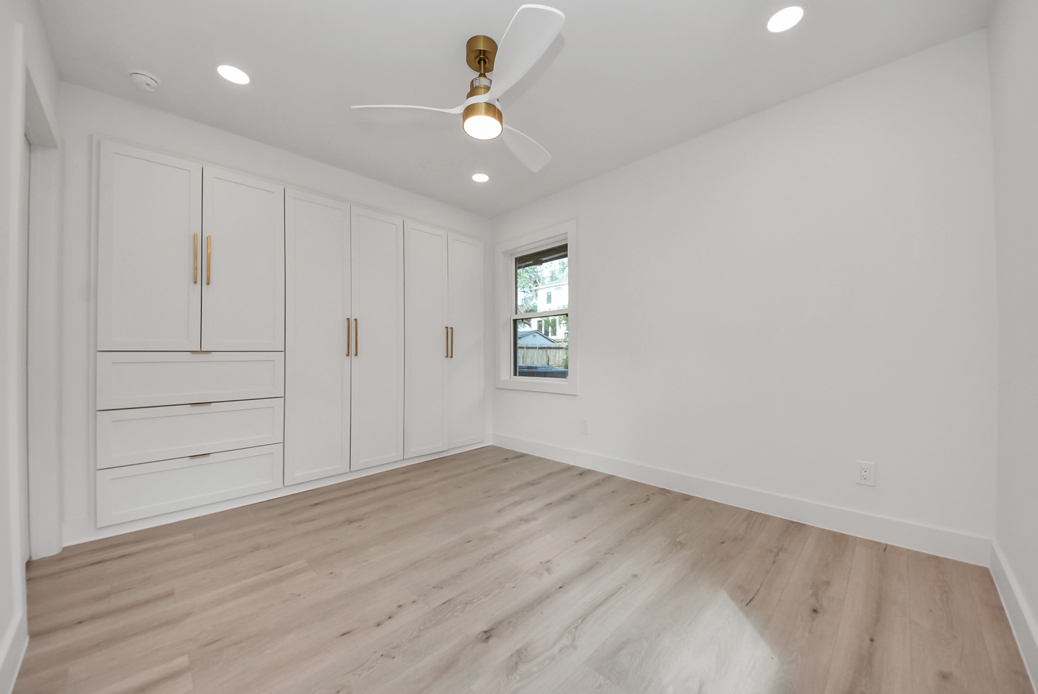 2318 Hialeah Drive Houston, TX 77018 - Photo 31 of 42 second bedroom can easily become a home office, play room or workspace for hobbies that allow room for plenty of storage