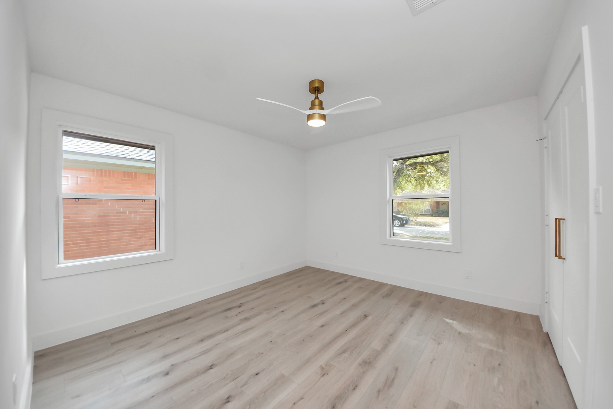 2318 Hialeah Drive Houston, TX 77018 - Photo 34 of 42 Third front bedroom