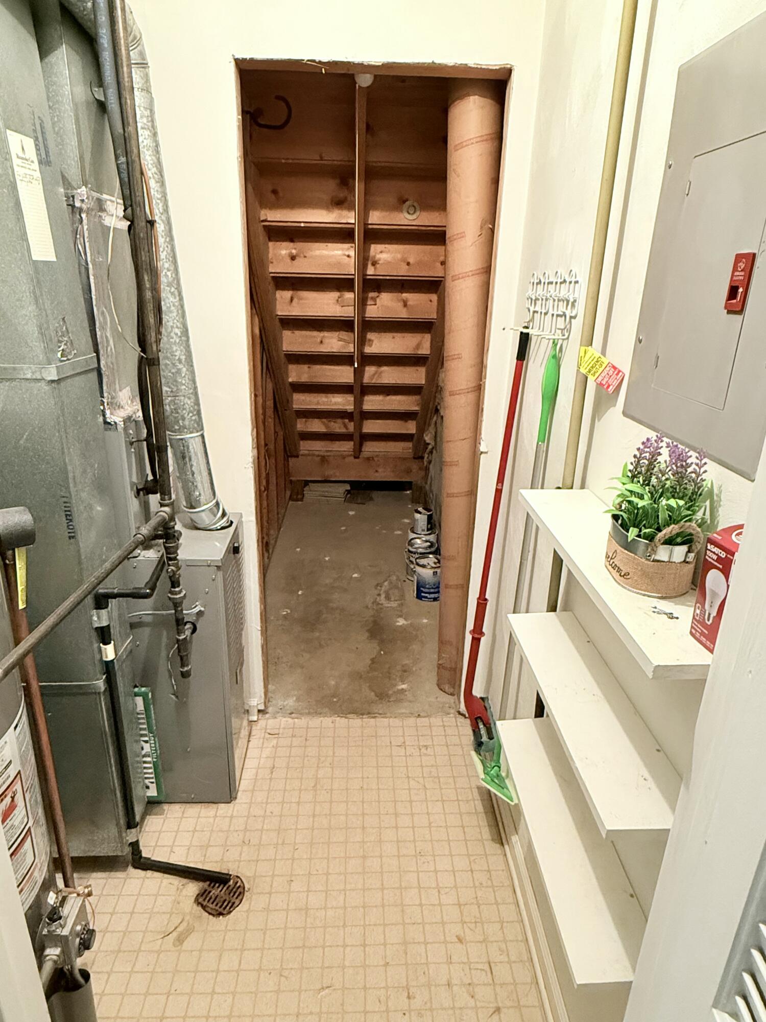 2317 Broadway Avenue Southwest, Unit E Roanoke, VA 24014 - Photo 20 of 20 a view of stairs