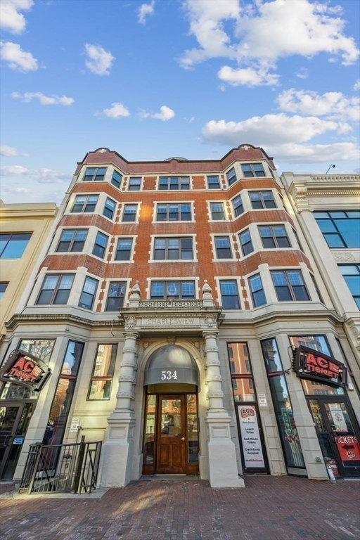 534-538 Commonwealth Avenue, Unit 7D Boston, MA 02215 - Photo 13 of 17 a front view of a multi story building