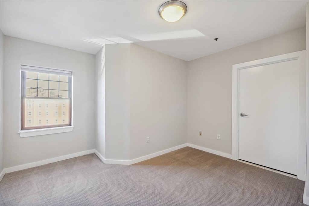 534-538 Commonwealth Avenue, Unit 7D Boston, MA 02215 - Photo 5 of 17 an empty room with windows