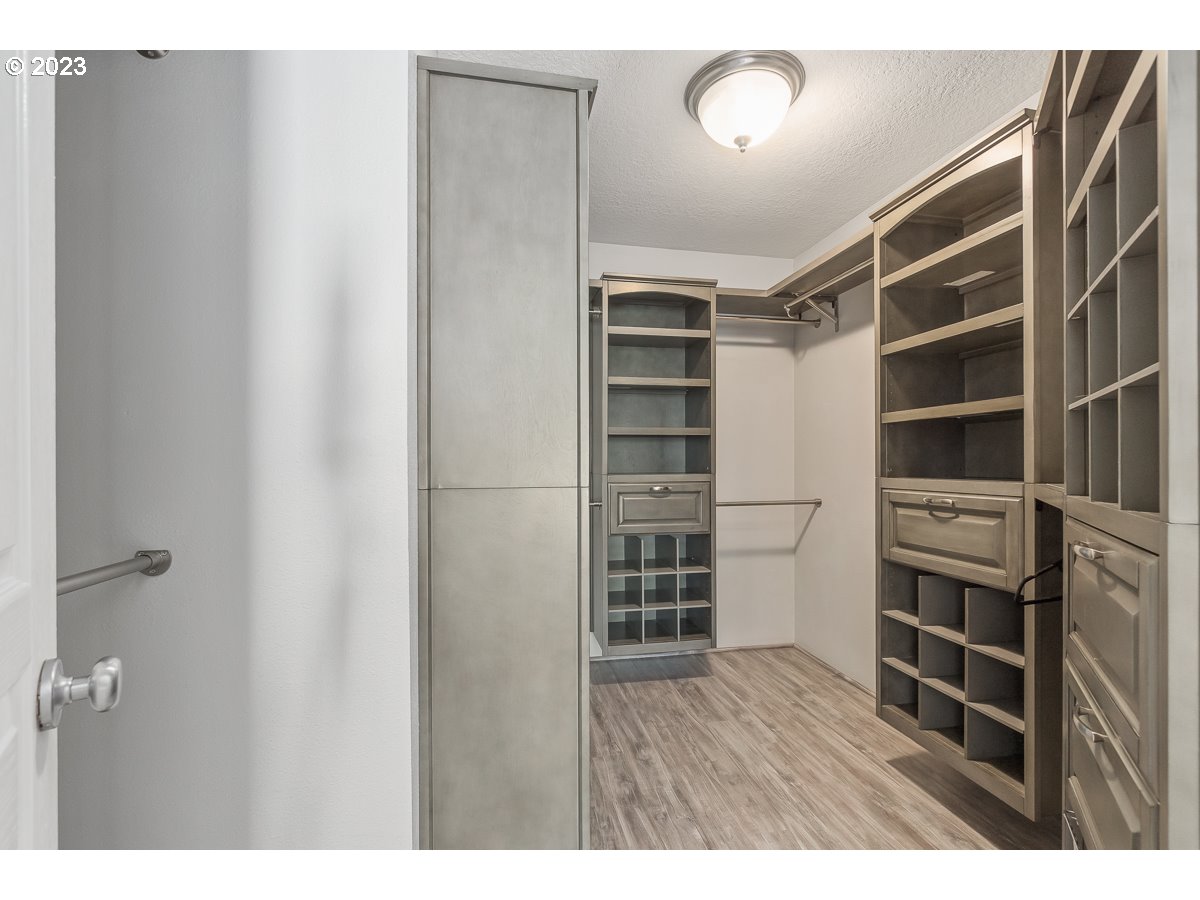 8580 Southwest Thoroughbred Place Beaverton, OR 97008 - Photo 25 of 43 a view of walk in closet with empty racks